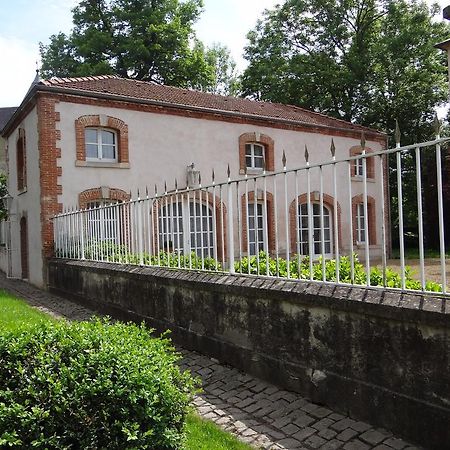 Château Mesny Gite Au Fil des Pages Vic-sur-Seille Extérieur photo