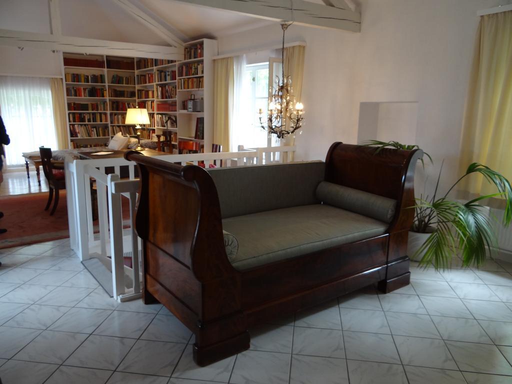 Château Mesny Gite Au Fil des Pages Vic-sur-Seille Extérieur photo