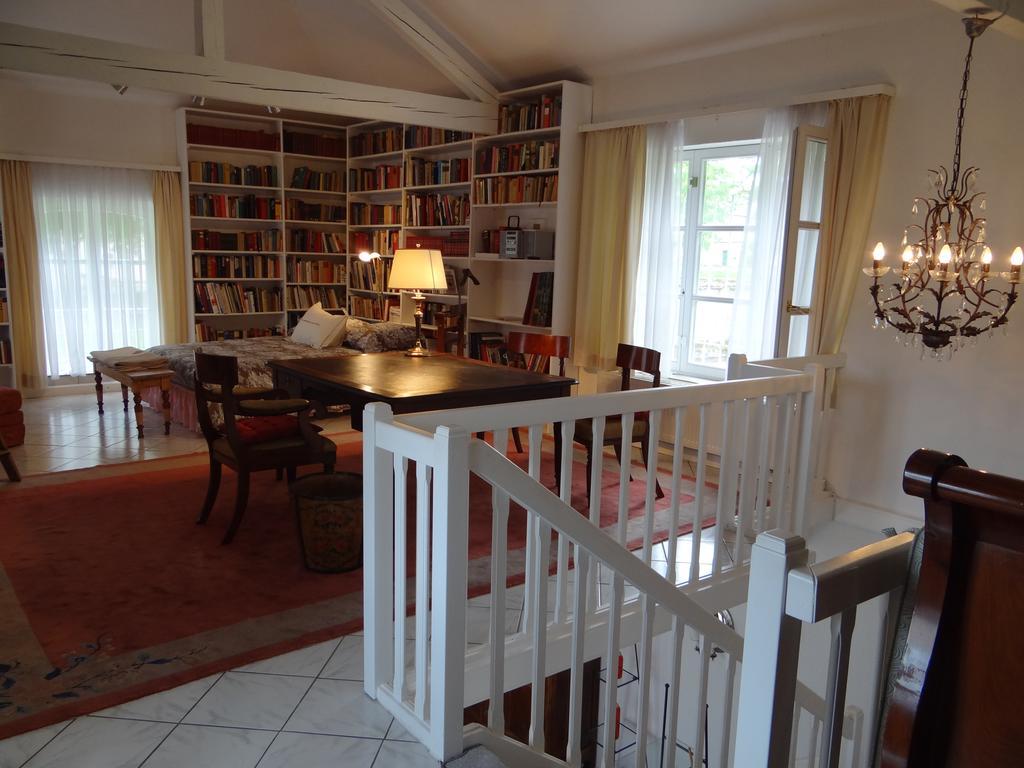 Château Mesny Gite Au Fil des Pages Vic-sur-Seille Extérieur photo