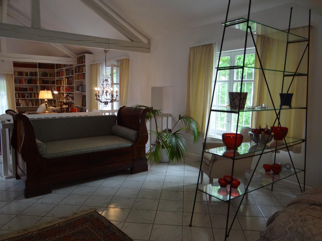 Château Mesny Gite Au Fil des Pages Vic-sur-Seille Extérieur photo