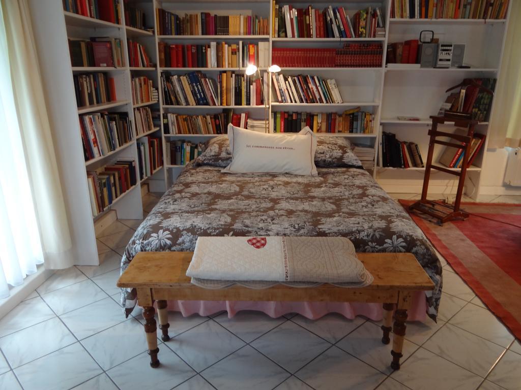 Château Mesny Gite Au Fil des Pages Vic-sur-Seille Extérieur photo
