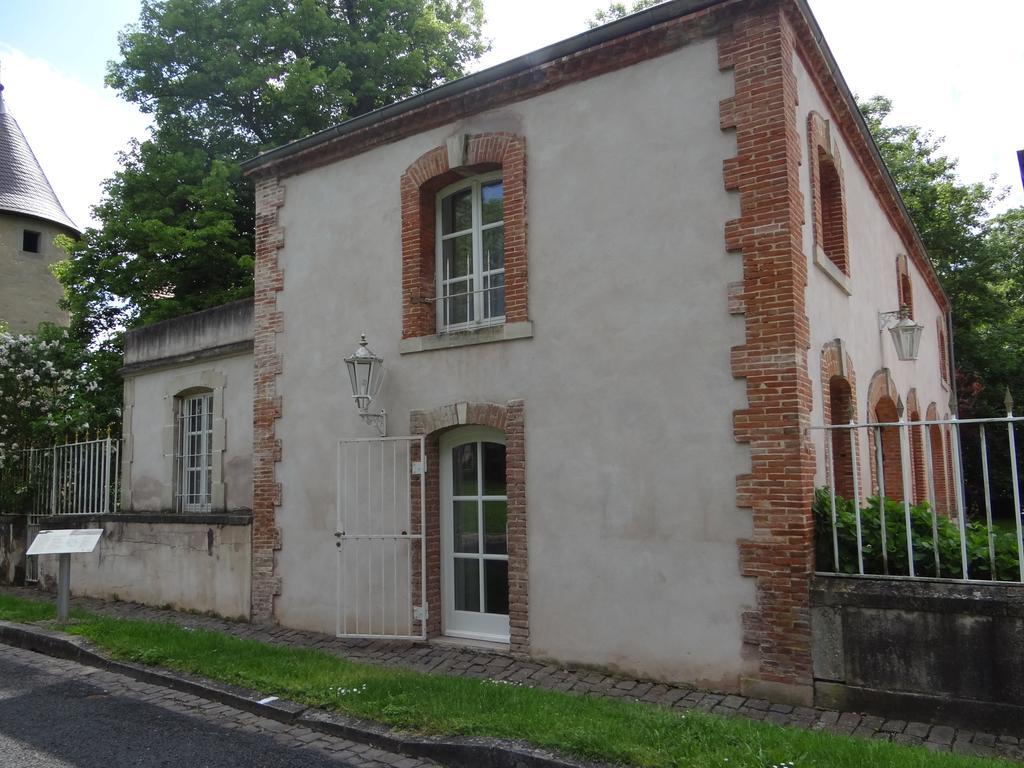 Château Mesny Gite Au Fil des Pages Vic-sur-Seille Extérieur photo